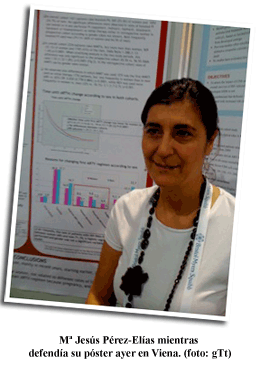 Mª Jesús Pérez-Elías mientras defendía su póster ayer en la XVIII Conferencia Internacional del Sida.